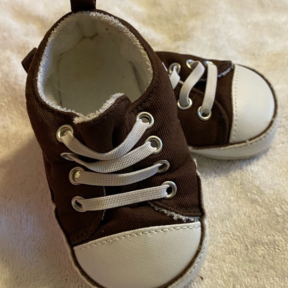 Old navy baby tennis shoes 12-18 months new without tags - Picture 6 of 8